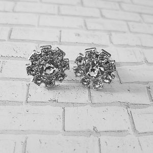 Round flower rhinestone post earrings